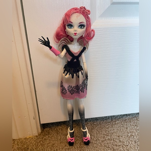 Monster High Sweet 1600 Cupid Doll - Picture 4 of 4